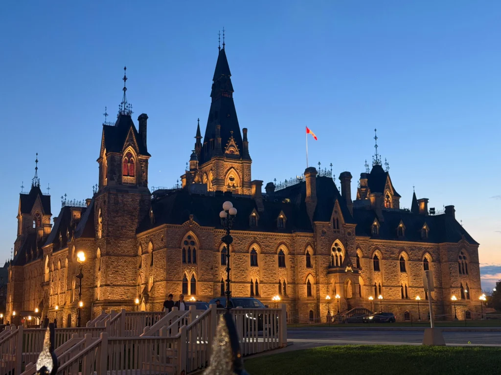 Picture at night of a building in Ottawa